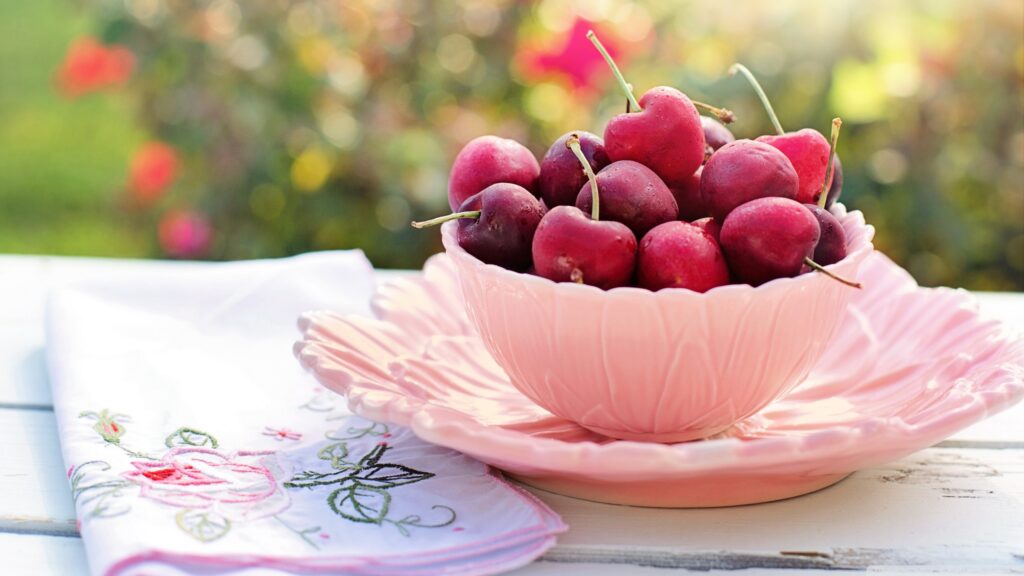 sweet_cherries-wallpaper-2560x1440